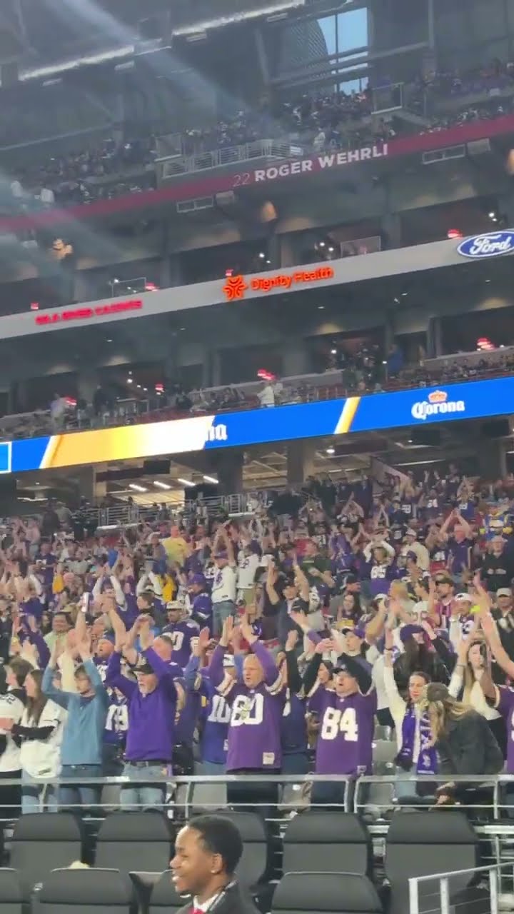 #Vikings Fans Skol Chant at State Farm Stadium ?